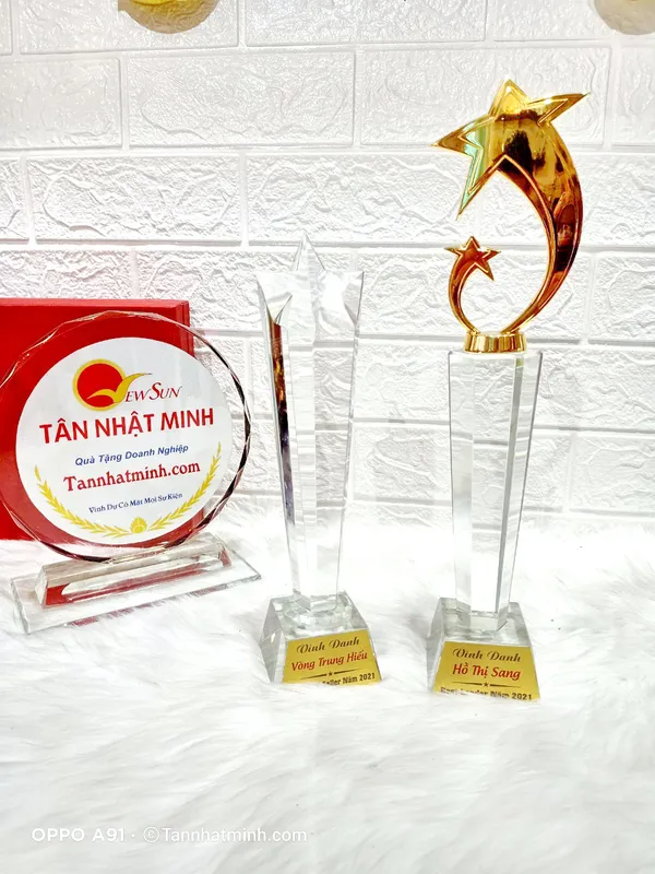 Cúp pha lê, xưởng sản xuất cúp giá rẻ (1)