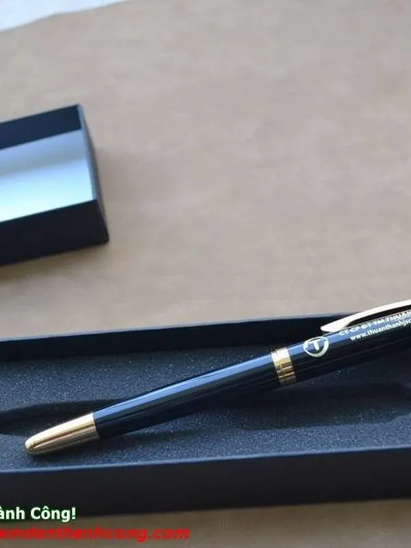 Bút Kim Loại Khắc Tên Mới Lạ, bút quà tặng khắc logo