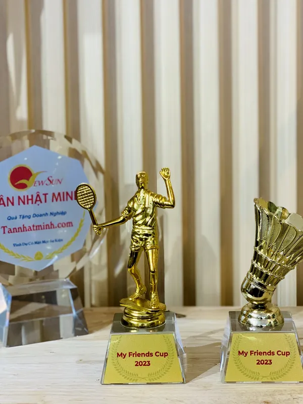 Cúp nhựa giá rẻ 6