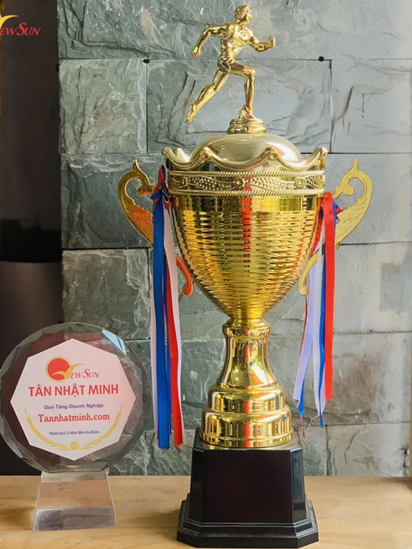 Cúp Chạy Bộ Kim Loại Đẹp (4)