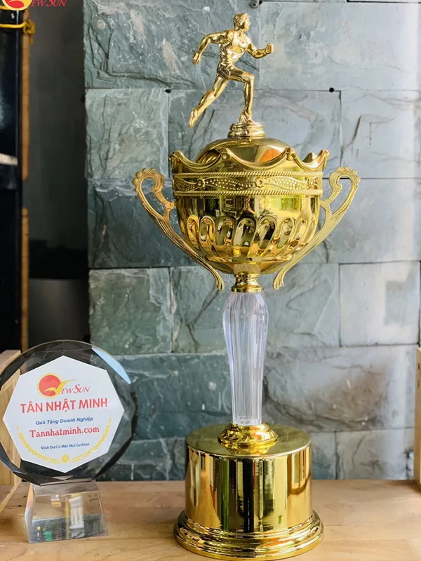 Cúp Chạy Bộ Kim Loại Đẹp (3)