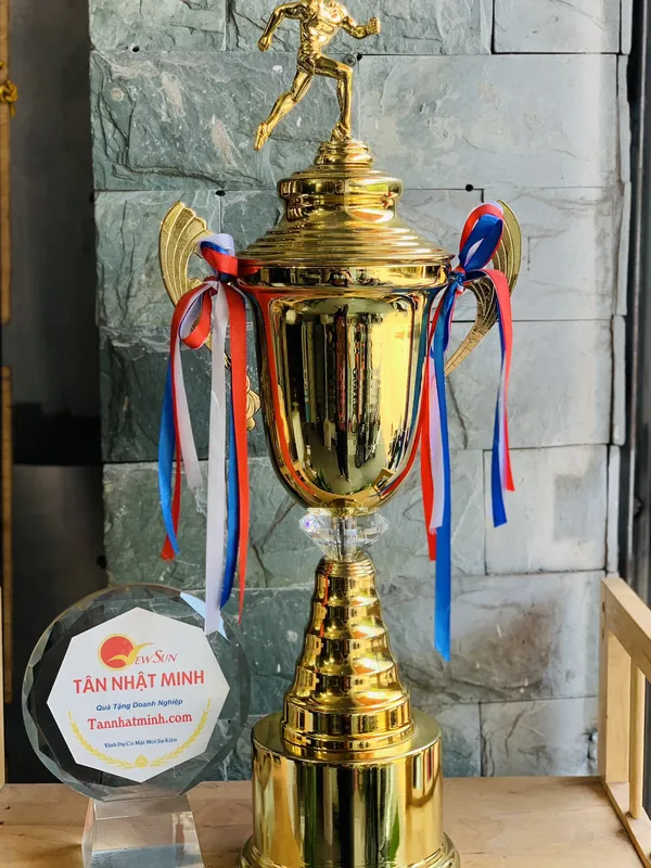 Cúp Chạy Bộ Kim Loại Đẹp
