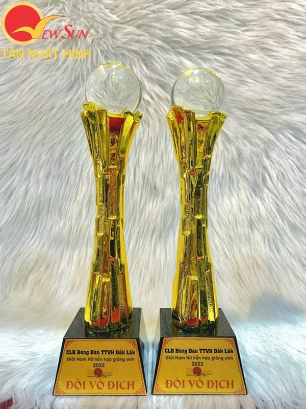 Cúp vinh danh, lưu niệm mạ vàng 11