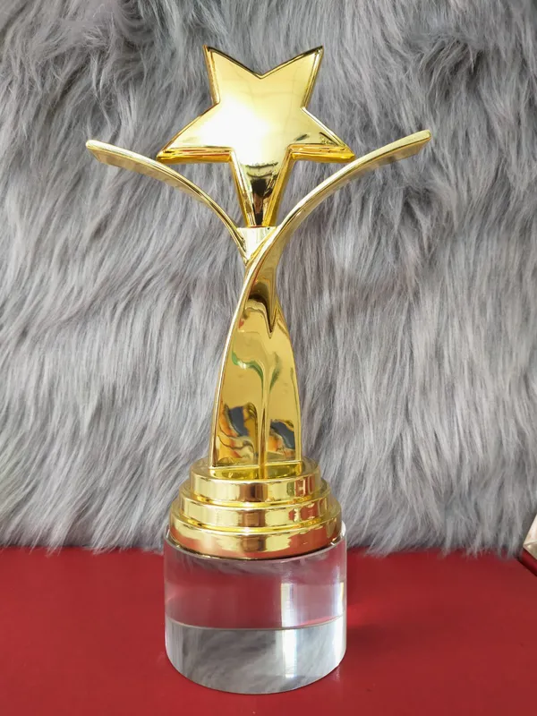 Cúp thể thao kim loại 82