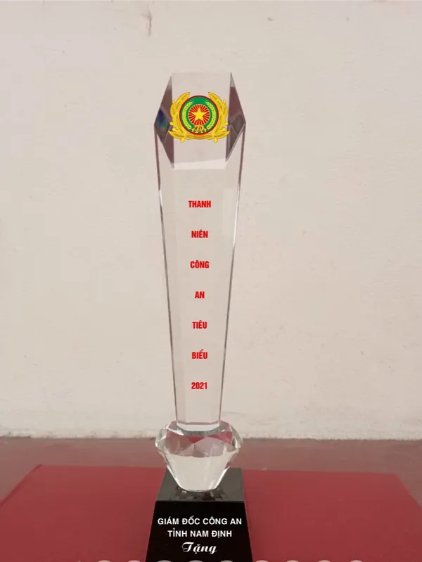 Cúp pha lê giá rẻ 36