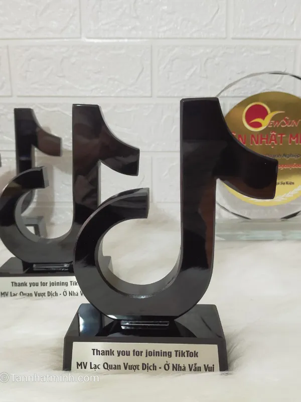 Cúp pha lê giá rẻ 37