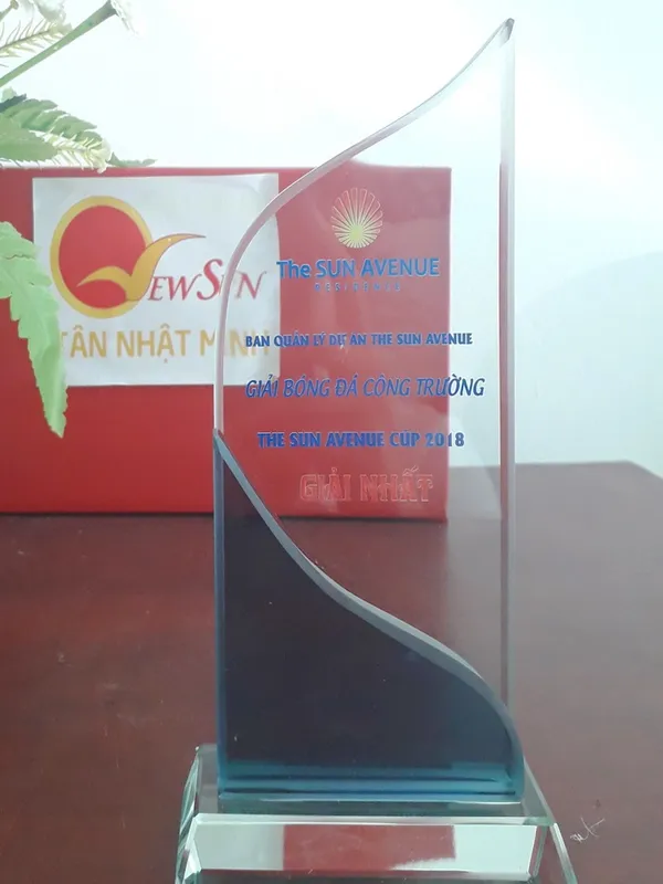 Cúp thủy tinh giá rẻ 27