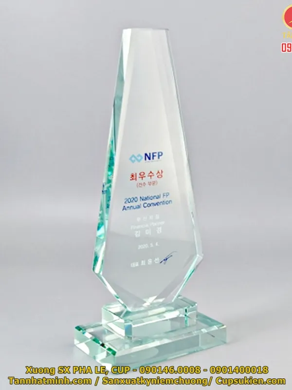 Cúp thủy tinh giá rẻ 25