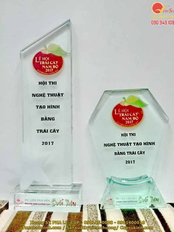 Cúp thủy tinh giá rẻ 32