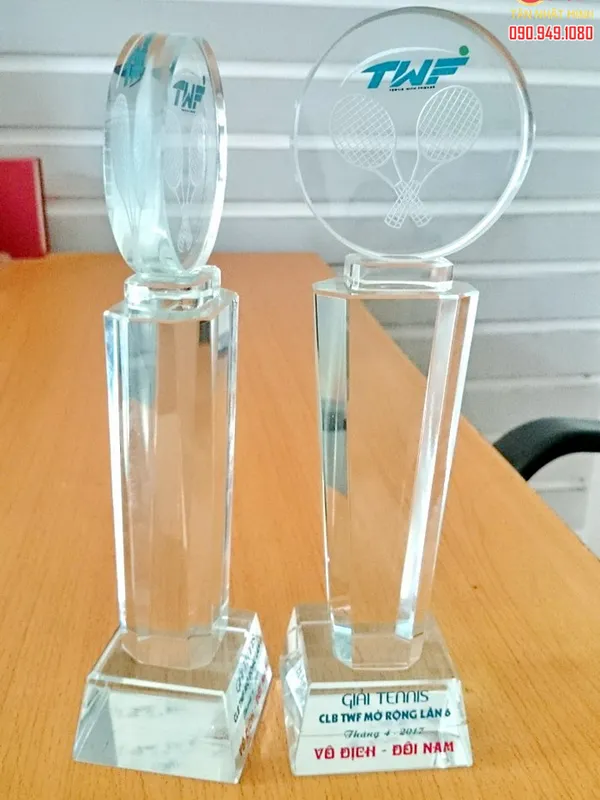 Cúp thủy tinh giá rẻ 33