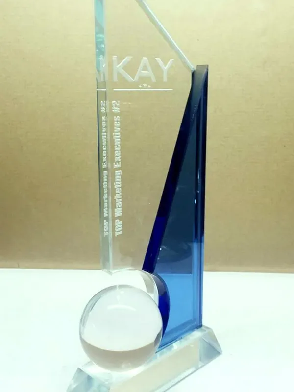 Cúp thủy tinh giá rẻ 16