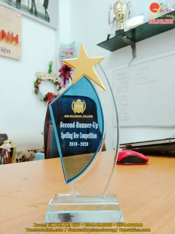 Cúp thủy tinh giá rẻ 19