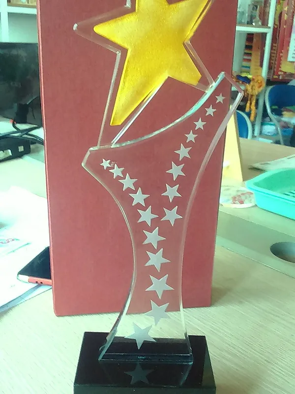 Cúp thủy tinh giá rẻ 21