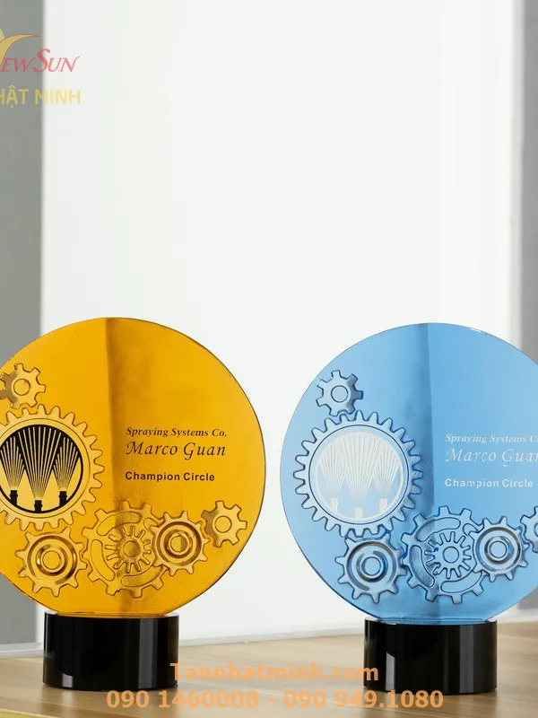 Kỷ niệm chương pha lê, Xưởng sản xuất pha lê (50)