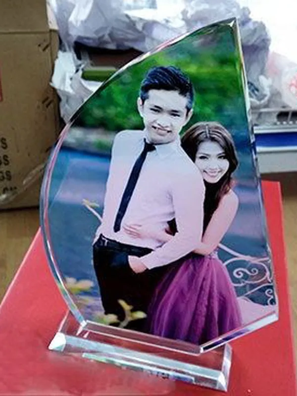 in Kỷ niệm chương, Pha lê in hình thuyền, quà tình yêu chất liệu thủy tinh