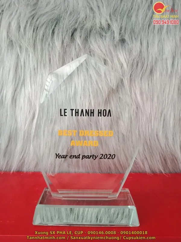 Kỷ niệm chương pha lê, Xưởng sản xuất pha lê (12)