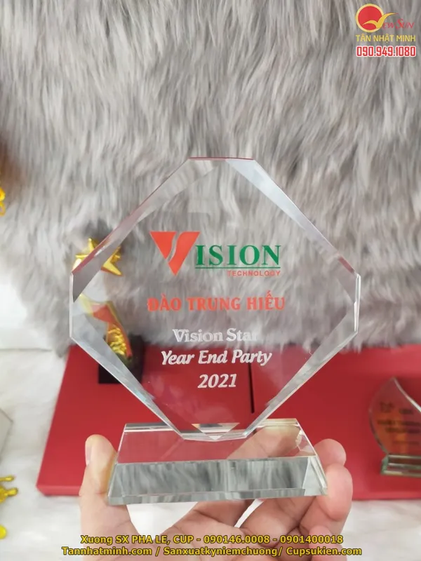 Kỷ niệm chương pha lê, Xưởng sản xuất pha lê (18)