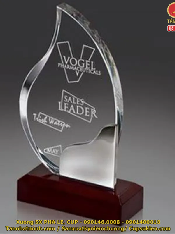 Kỷ niệm chương pha lê, Xưởng sản xuất pha lê (10)