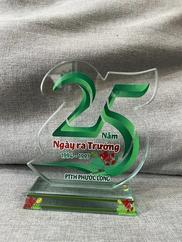 kỷ niệm chương thủy tinh giá siêu rẻ 18