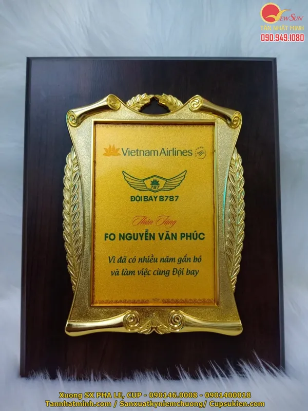 Biểu trưng Gỗ đồng, Bảng vinh danh viền sang trọng (4)