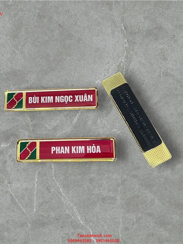 Làm bảng tên đeo áo