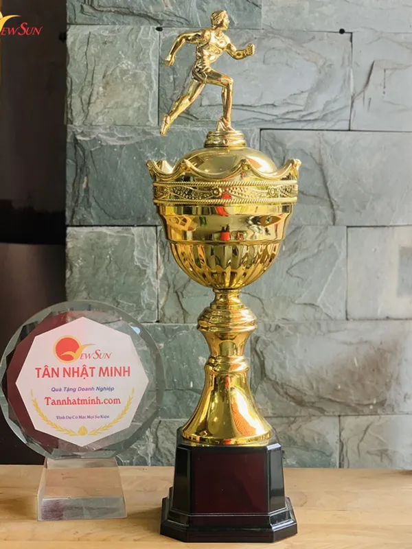 Cúp Chạy Bộ Kim Loại Đẹp (2)
