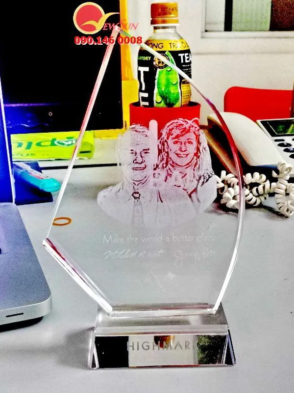 Biểu trưng Pha lê 3D, 2D - Khắc ảnh chân dung TNM