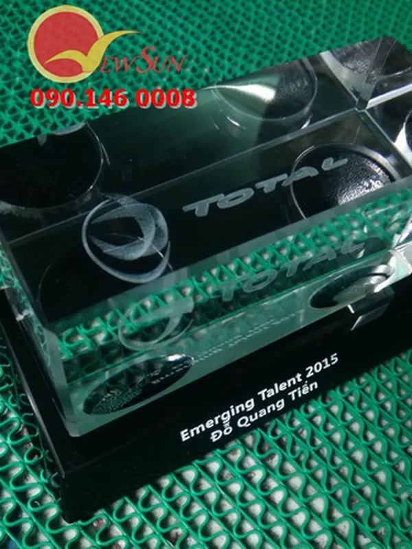 Quà Tặng Pha Lê 3D - Khắc Logo Công Ty