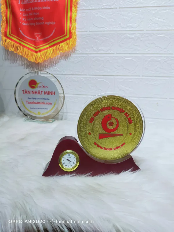 Sản xuất Kỷ niệm chương gỗ đồng, Biểu trưng Mạ vàng theo yêu cầu (1)