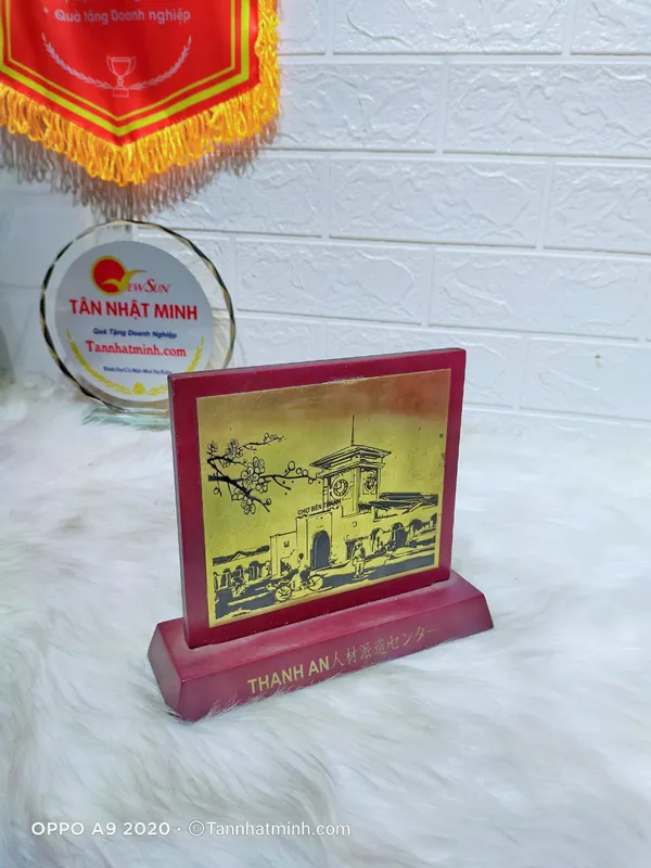 Sản xuất Kỷ niệm chương gỗ đồng, Biểu trưng gỗ đồng hình vuông