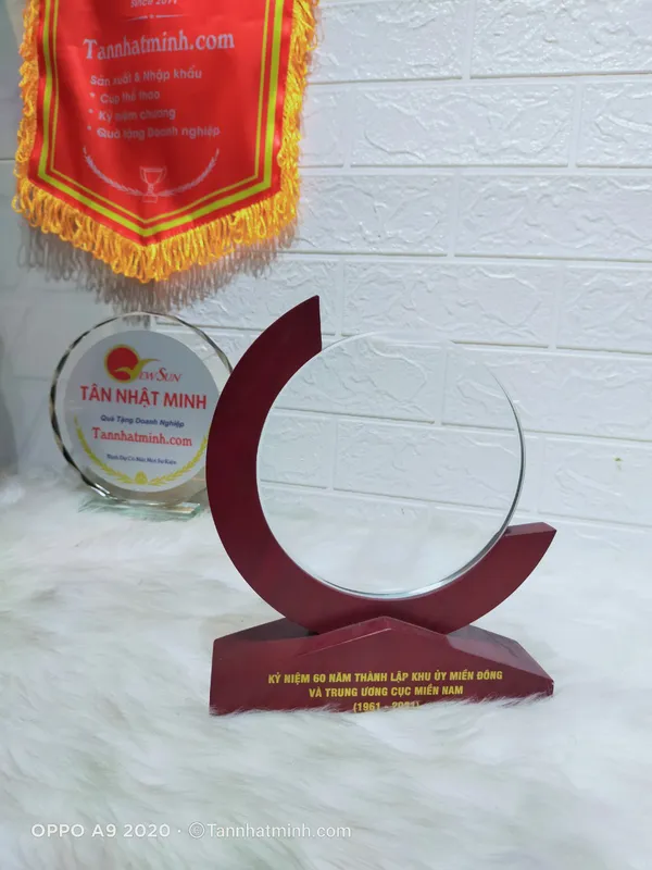 Sản xuất Kỷ niệm chương gỗ đồng, Biểu trưng gỗ pha lê, bảng vinh danh