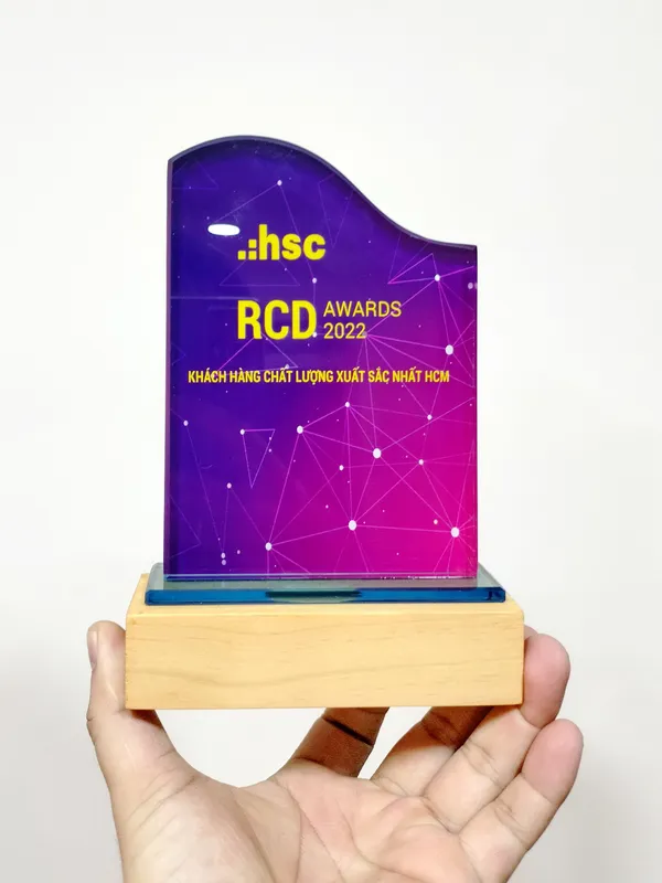 kỷ niệm chương pha lê giá siêu rẻ 20