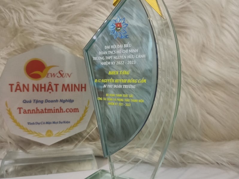 KỶ NIỆM CHƯƠNG CHO ĐẠI HỘI - THPT NGUYỄN HỮU CẢNH