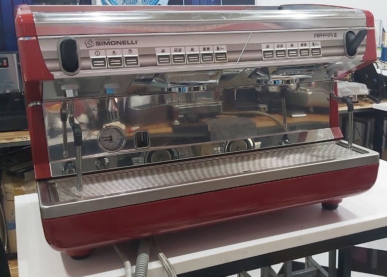 BFC Hay Nuova Simonelli - Nên Chọn Máy Pha Cafe Nào Cho Quán?