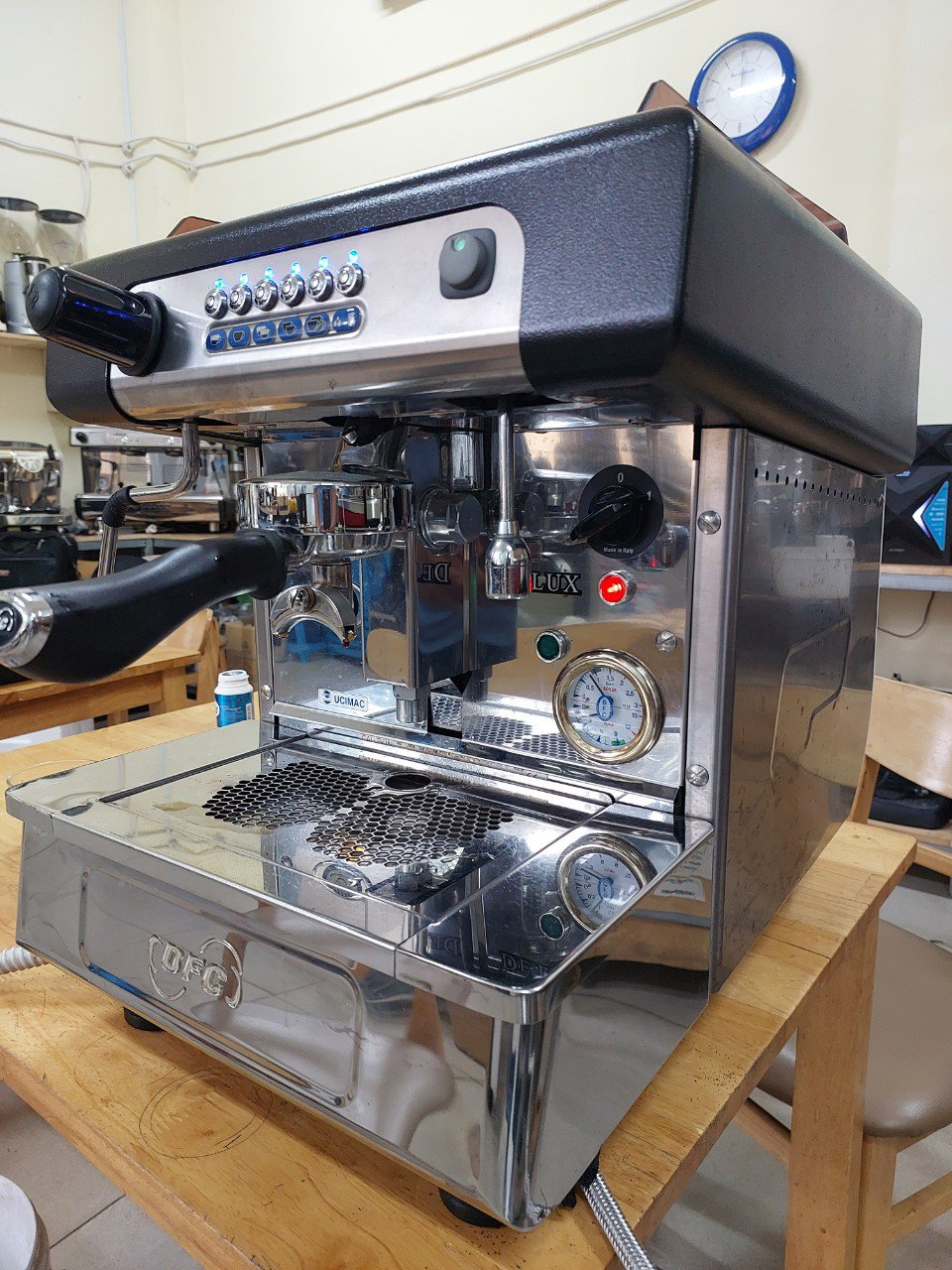 Cần bán máy pha cafe chuyên nghiệp cũ BFC Delux nhập khẩu Ý chất lượng bền có tiếng.