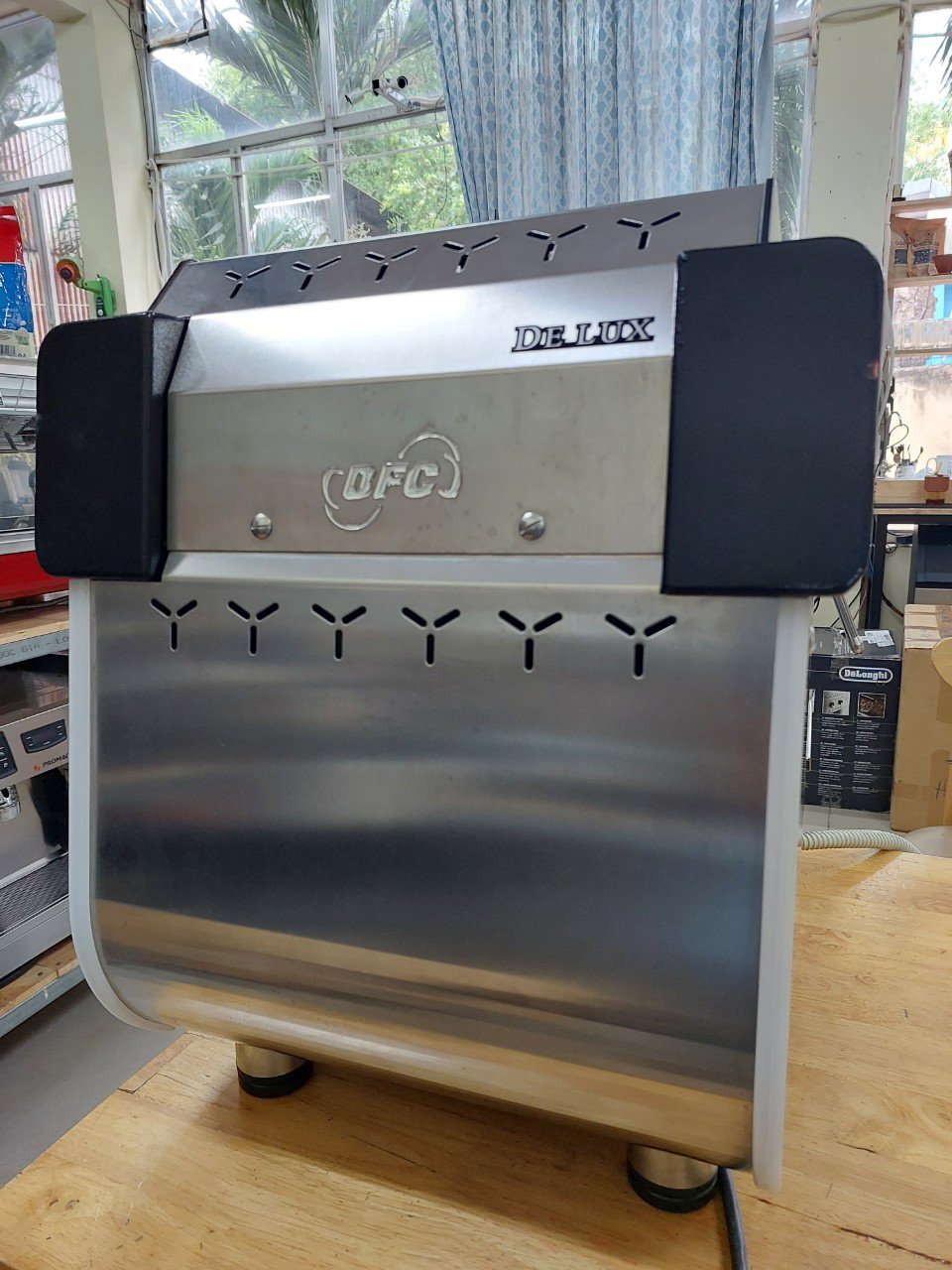 Cần bán máy pha cafe chuyên nghiệp cũ BFC Delux nhập khẩu Ý chất lượng bền có tiếng.