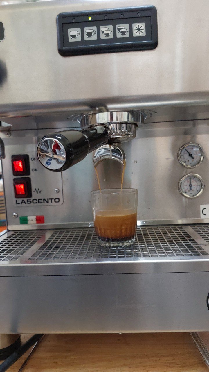 Thanh lý máy pha cà phê La Nuova Era La5Cento mới cứng 95%.