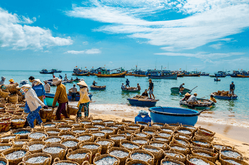LÀNG CHÀI MŨI NÉ ĐIỂM THAM QUAN DU LỊCH VÀ CHƯƠNG TRÌNH BIỂU DIỄN HUYỀN THOẠI LÀNG CHÀI Ở MŨI NÉ
