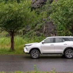 Thuê xe 7 chỗ Toyota Fortuner