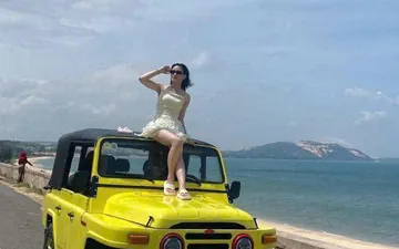 Jeep Tour Enjoying the Cool Air on the Sea Road
