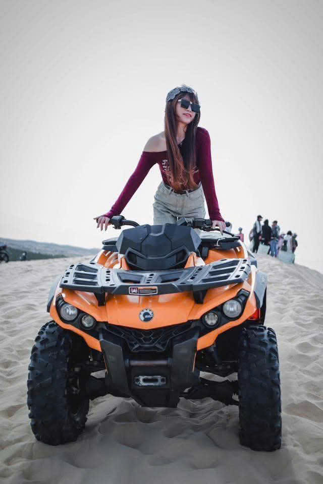Jeep Tour Enjoying the Cool Air on the Sea Road