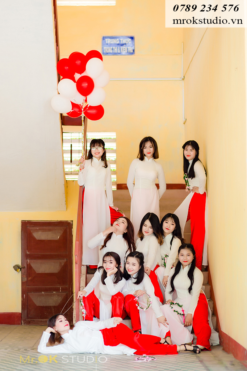 Chụp ảnh kỷ yếu học sinh truyền thống với trang phục đơn giản cùng bối cảnh thân thuộc luôn chưa bao giờ ngừng hot Chụp ảnh kỷ yếu học sinh truyền thống với trang phục đơn giản cùng bối cảnh thân thuộc luôn chưa bao giờ ngừng hot