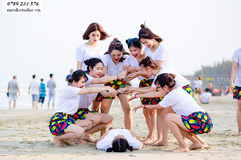 Quảng Ngãi là địa điểm có nhiều bãi biển đẹp, thích hợp để chụp ảnh kỷ yếu Quảng Ngãi là địa điểm có nhiều bãi biển đẹp, thích hợp để chụp ảnh kỷ yếu