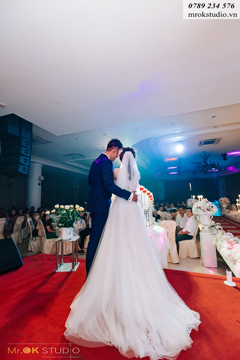 Chụp ảnh cưới giá rẻ nhân dịp khuyến mãi của các studio sẽ giúp các cặp đôi tiết kiệm chi phí và sở hữu bộ ảnh chất lượng Chụp ảnh cưới giá rẻ nhân dịp khuyến mãi của các studio sẽ giúp các cặp đôi tiết kiệm chi phí và sở hữu bộ ảnh chất lượng