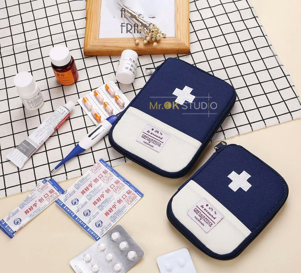 Nên trang bị một vài loại thuốc cơ bản và vật dụng y tế cho hoạt động chụp ảnh kỷ yếu Nên trang bị một vài loại thuốc cơ bản và vật dụng y tế cho hoạt động chụp ảnh kỷ yếu