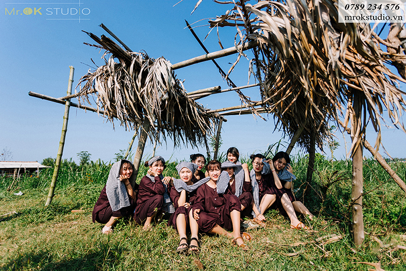 Trang phục kỷ yếu không chỉ mang lại bộ ảnh đẹp mà còn truyền tải nhiều ý nghĩa nhân văn sâu sắc Trang phục kỷ yếu không chỉ mang lại bộ ảnh đẹp mà còn truyền tải nhiều ý nghĩa nhân văn sâu sắc