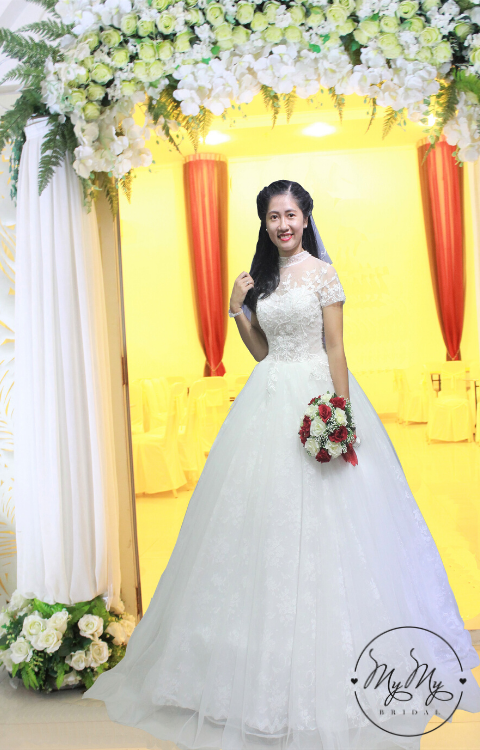 Cho thuê váy cưới soiree giá rẻ trắng màu đỏ kết kim sa Gà Vấp My My áo cưới Bridal