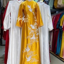 ÁO DÀI BÀ SUI VÀNG THÊU CHIM HẠC VÀ MÂY CÁT TƯỜNG