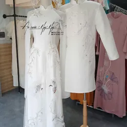 ÁO DÀI CẶP TRẮNG CÁCH ĐIỆU XẺ TÀ