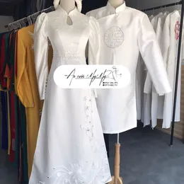 ÁO DÀI CẶP TRẮNG KẾT LÔNG VŨ VÀ CHỮ HỶ